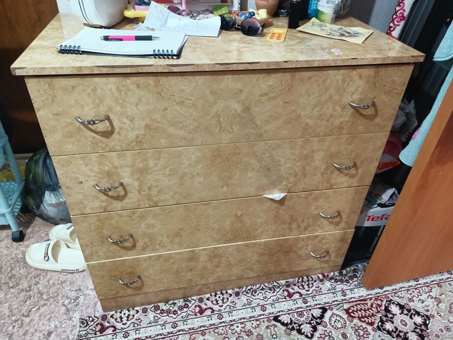 Продам шкаф с четыремя комодами,
