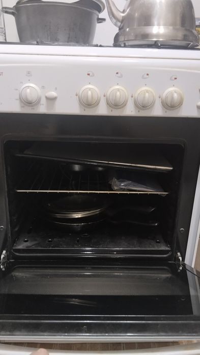 Газовая плита        .