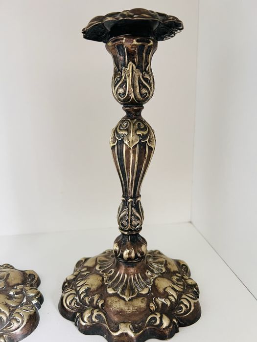 Suporturi de lumanari antice