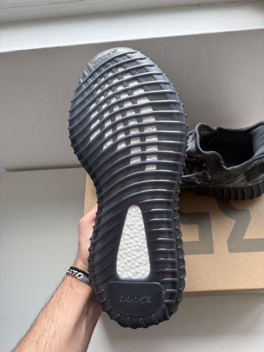Yeezy 350 V2 (dark/salt)