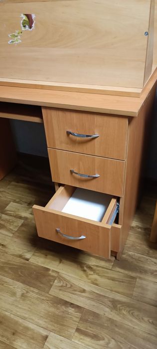 Офисный стол + стул