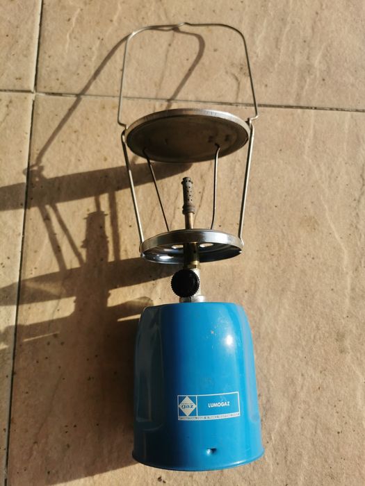 Petromax pe butelie de gaz.