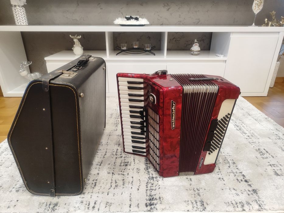 Акордеон WELTMEISTER с куфар