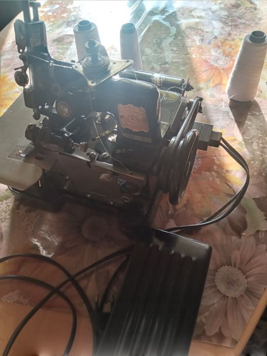 Продам оверлог промышленный