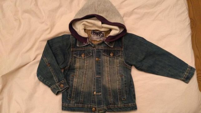 Дънково яке с качулка , размер 2-3год, цена 7 лв
