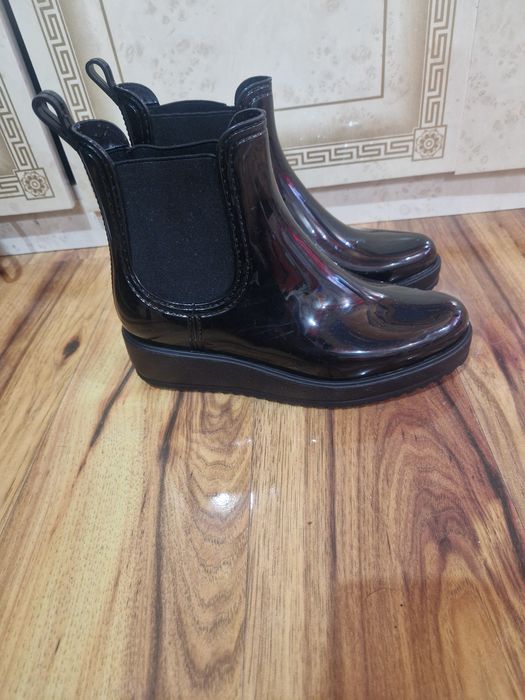 Ghete Botinelli masura 39, la doar 35 lei