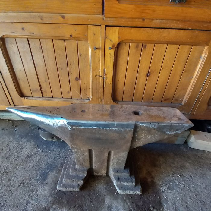 Nicovala  aproximativ 200 kg  preț 3000 ron fac si schimb vițică