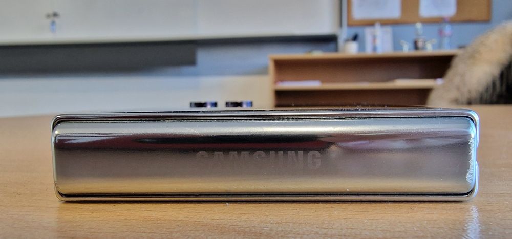 Samsung Galaxy Z Flip 5 – Отлично състояние, без забележки