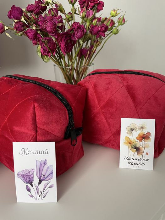 Косметички вместительные велюр красные и белые