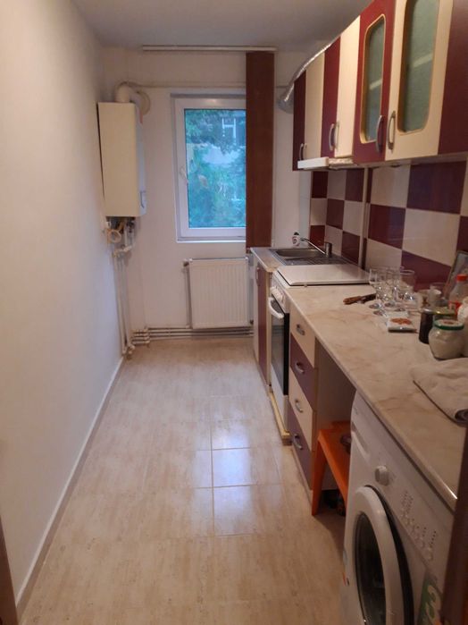 inchiriez apartament 2 camere piata mare etaj 1