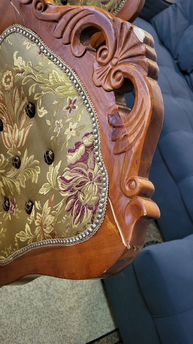 Продам стол для гостиной