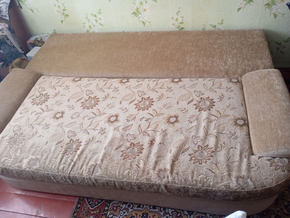 Продам диван в хорошем состоянии