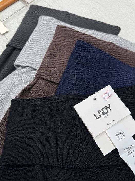 Брюки в рубчик.