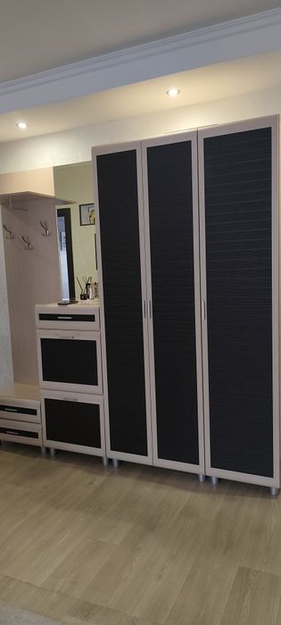 Продам шкаф в прихожую