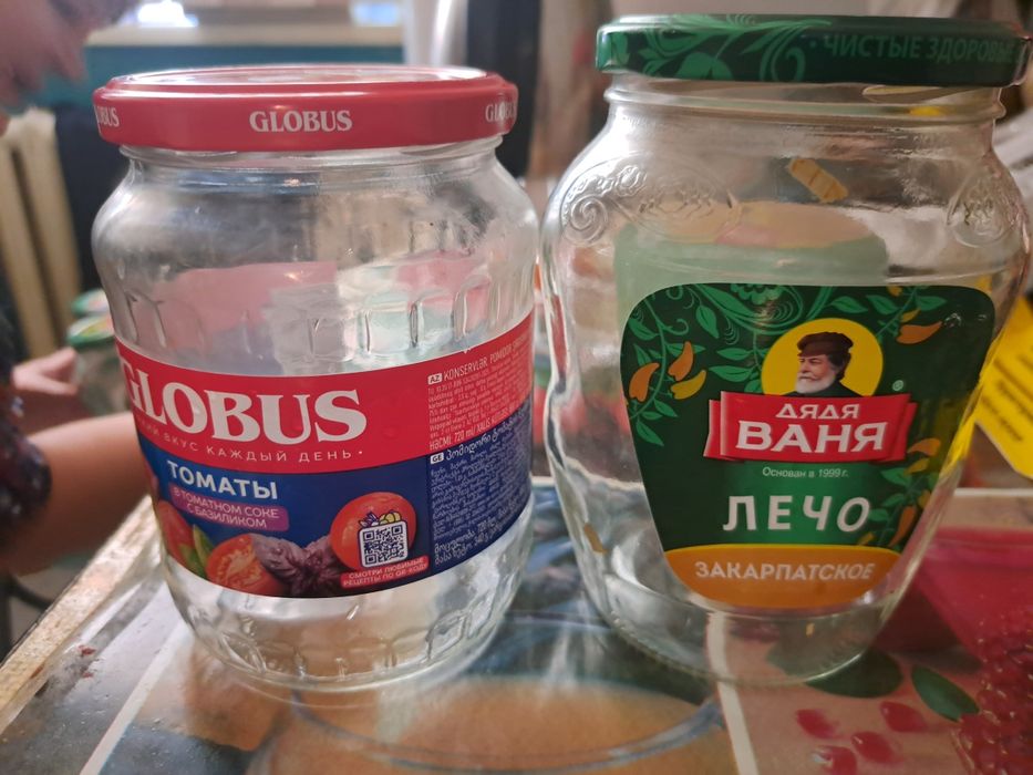 Банки с крышками разные