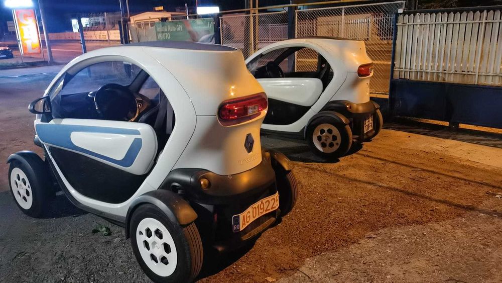 Twizy 80 Electric (se conduce de la 16 ani cu permis B1 ca și Aixam Tazzari Microcar Yoyo Chatenet Lijier Relive Allview, etc.)