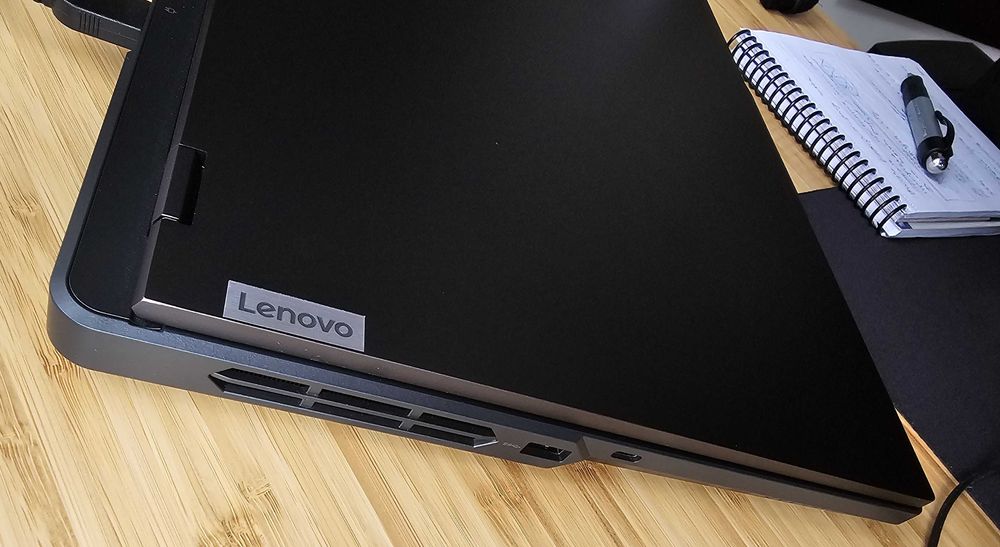 гейминг лаптоп Lenovo Legion Pro 5 16IRX8 i7-13700HX, RTX4070, 32GB