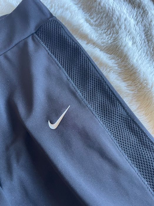 Дамски спортен клин Nike