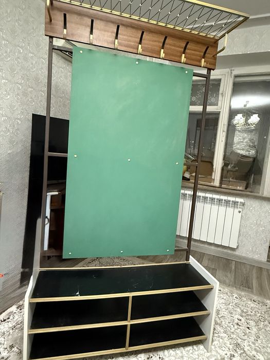 Продам вешалку в прихожую