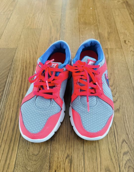 Adidasi  superbi Nike