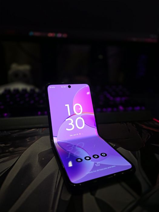 Motorola Razr 40 (Summer Lilac) 8/256GB – Като НОВ + 2 кейса подарък