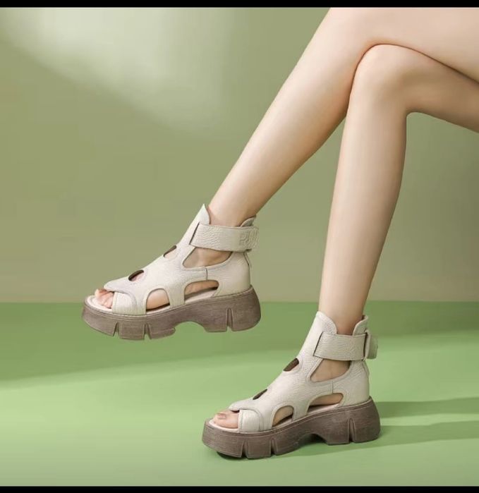 Женские босоножки