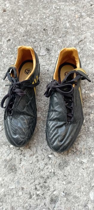 Бутонки за футбол