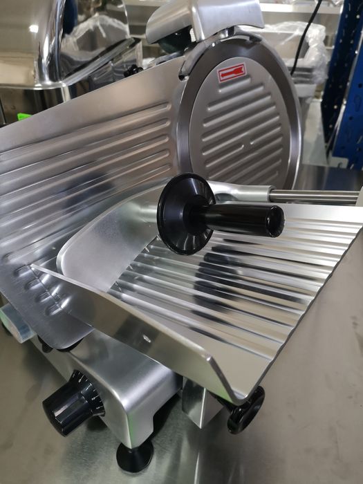 Колбасорезачка Слайс машина полуавтоматична Чисто нова.