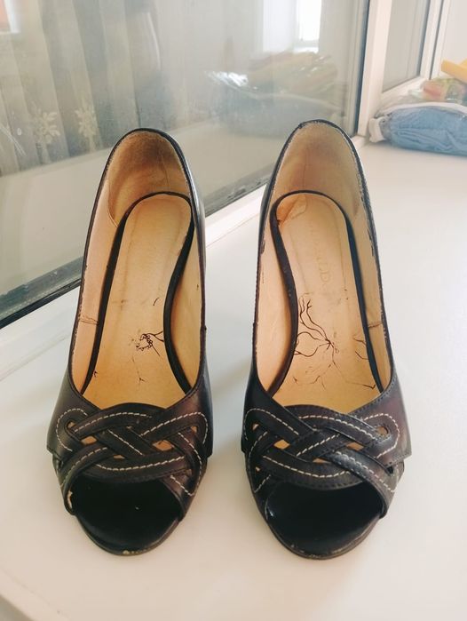 Продам туфли 2000