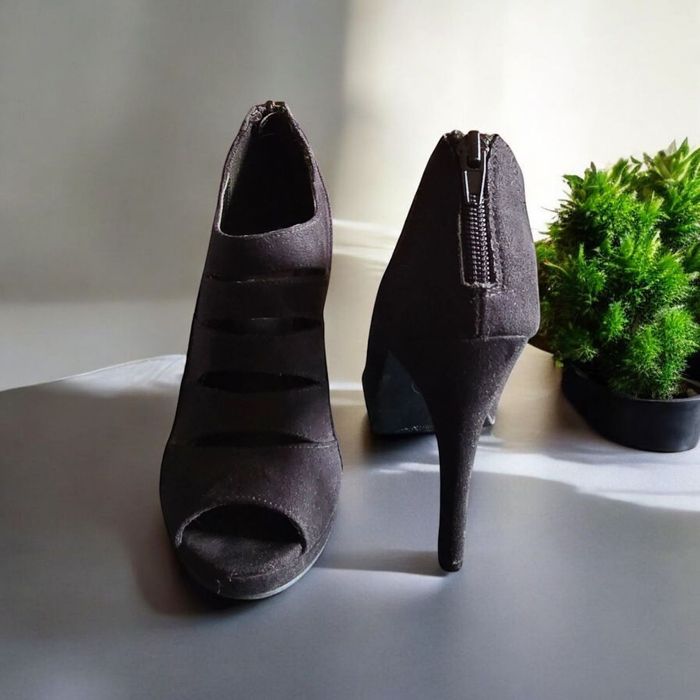 Летни сандали на висок ток