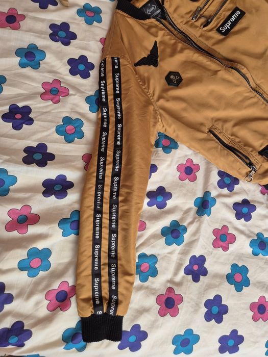 Geaca bomber Supreme inspired de primăvară