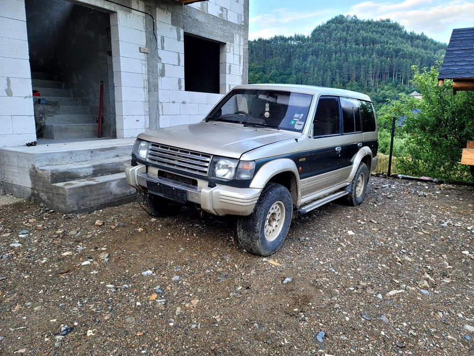 Dezmembrez mitsubishi pajero
