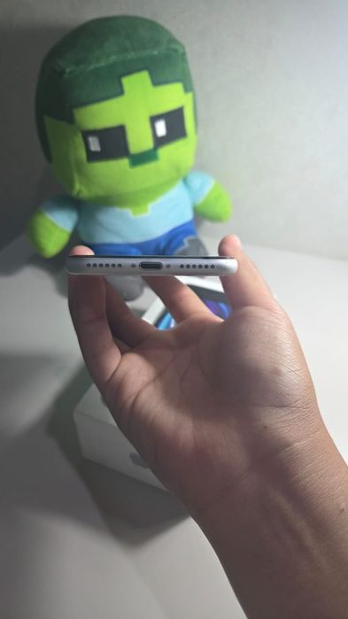 iPhone SE 2020 продам