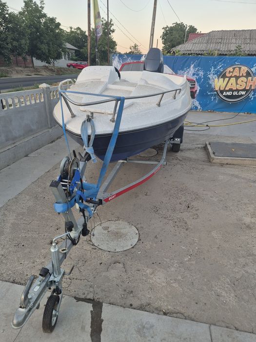 Barca de vanzare