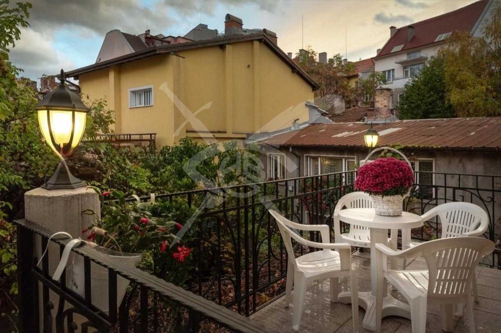 Продава се Къща в София, Център - 143 кв.м за 4546 €/кв.м - Снимка #9