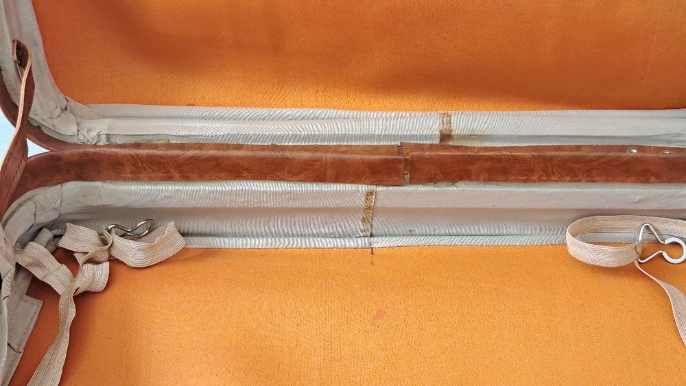 Geamantan model vechi anii '60-'70-'80
