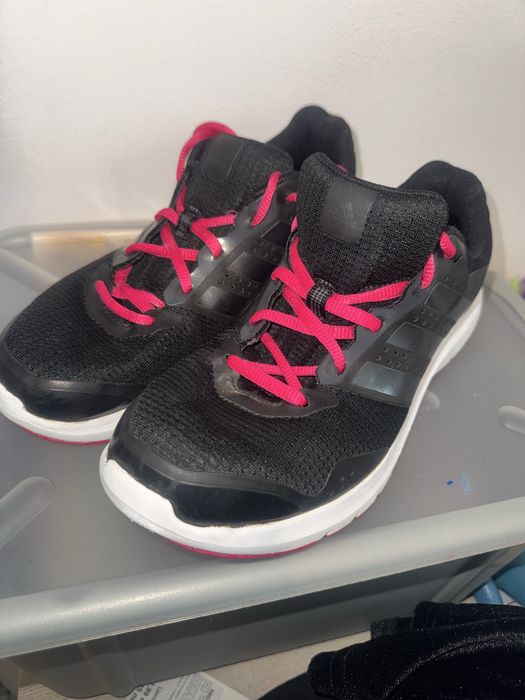 Дамски спортни обувки