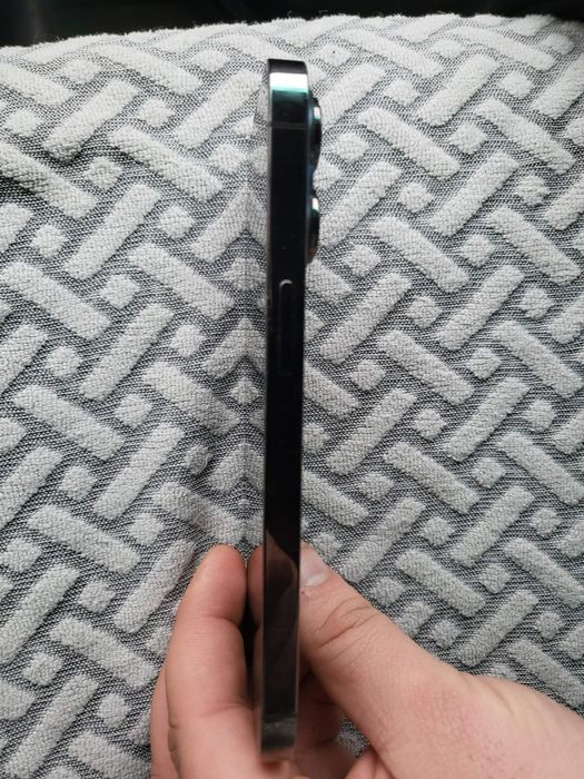 Vând iPhone 13 Pro impecabil