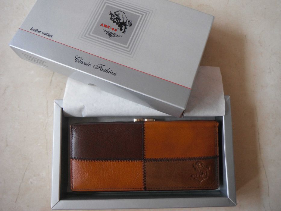 Копринен шал "Целувката" на Г. Климт и елегантен портфейл