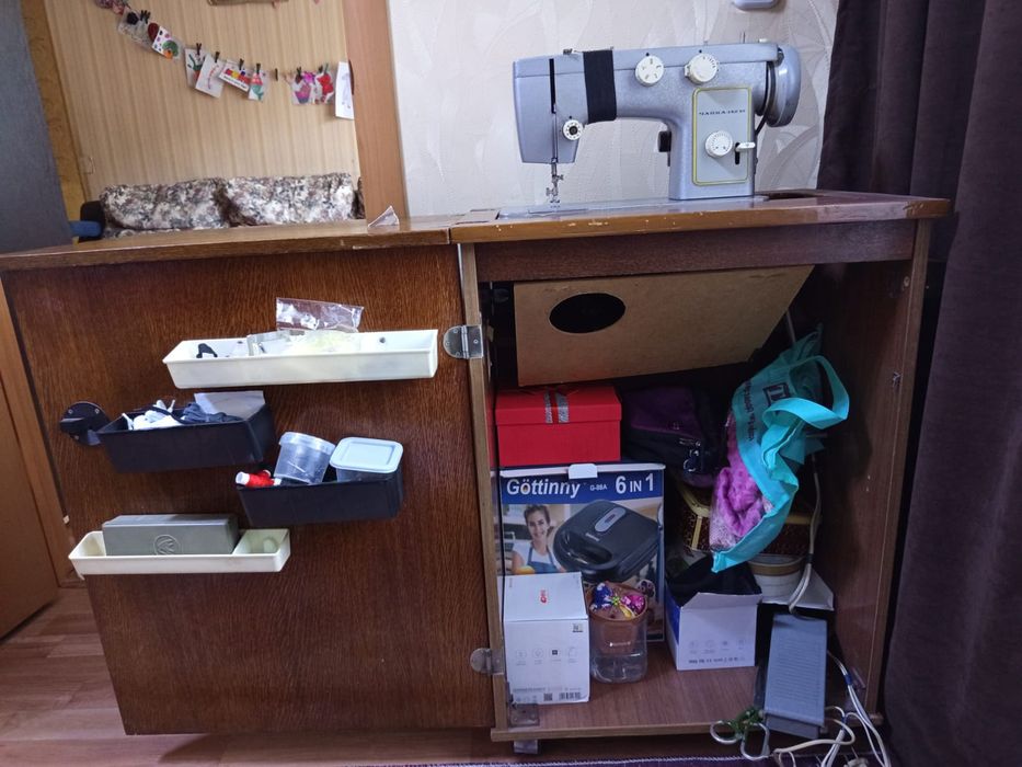 Продам швейную машинку.