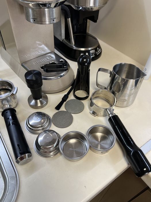 Кафемашина DeLonghi Dedica Arte EC885.BG и DeLonghi Dedica KG521.M