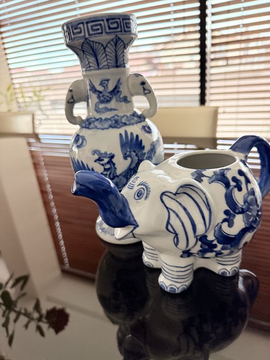 Два комплекта с вази