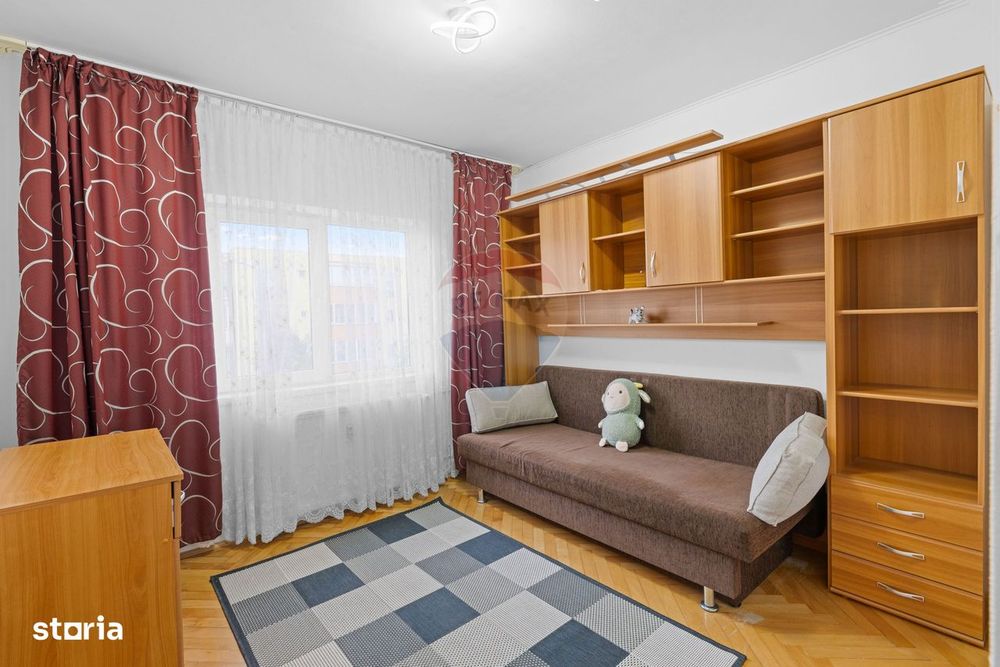 Apartament 4 camere Micalaca + loc de parcare