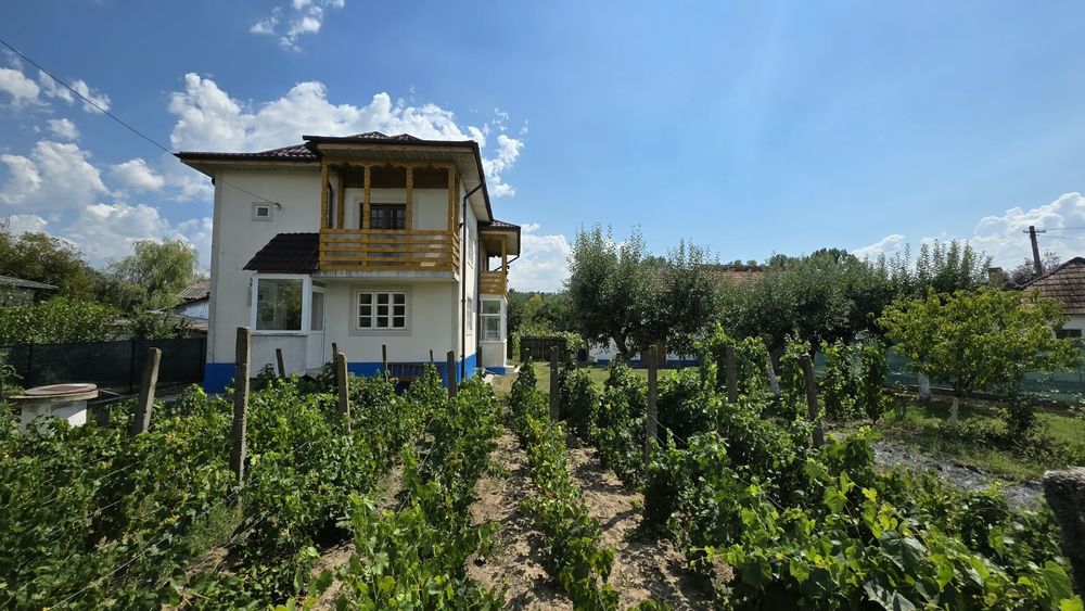 Vand casa in comuna Dobroteasa, jud Olt