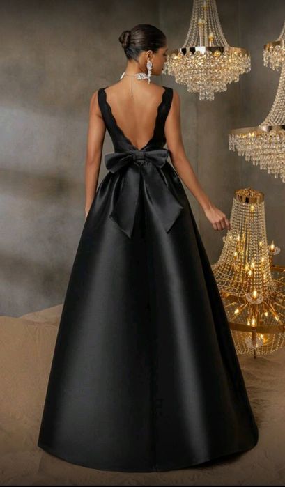 Vând rochie noua superba, spatele gol