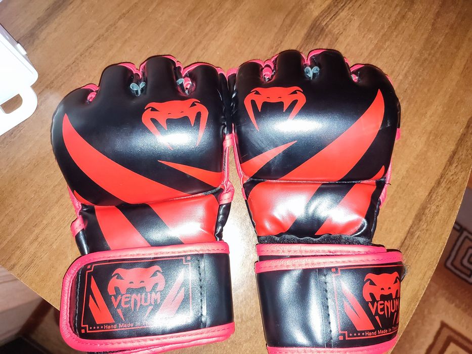 Перчатки мма почти новый