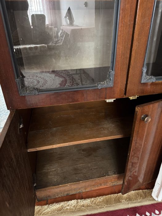 Шкаф старинный рабочий