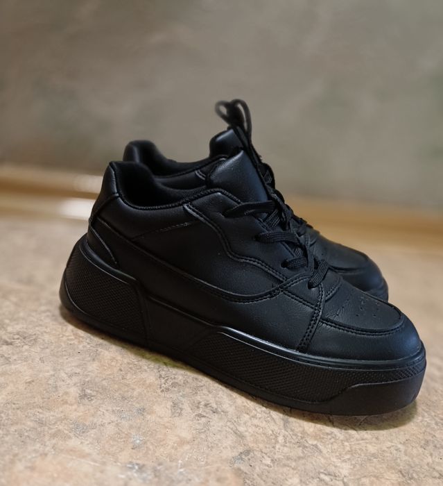 Продам кроссовки