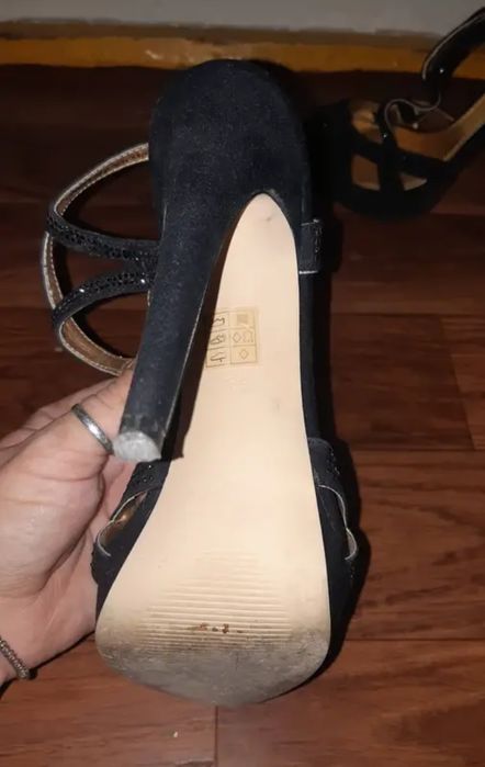 Продам туфли открытые