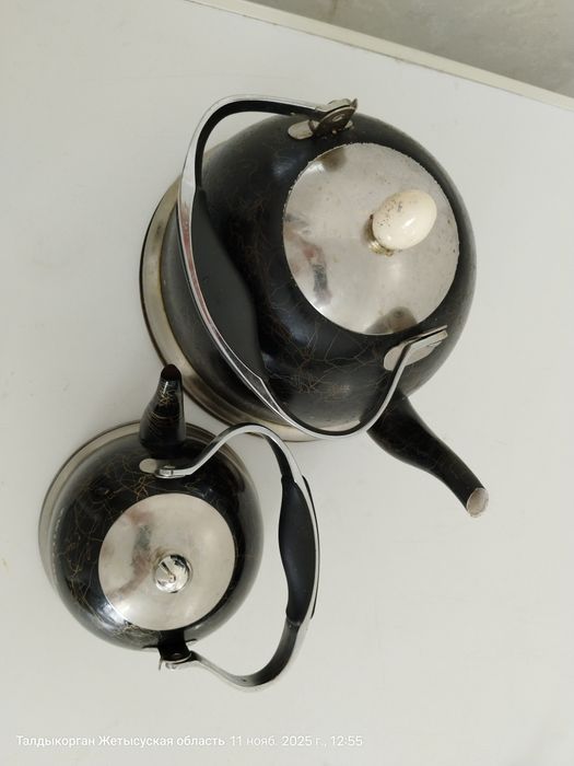 Чайник в комплекте